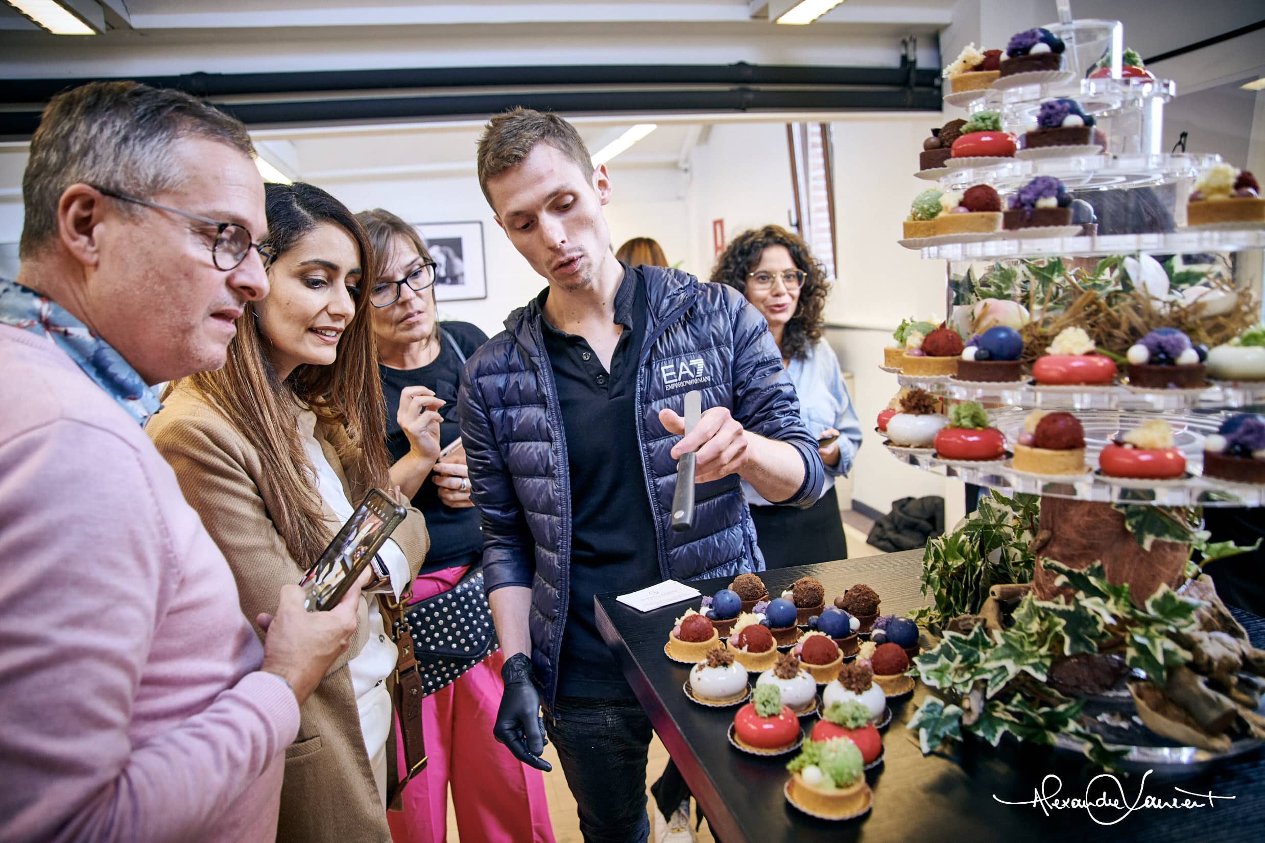 Degustation des pâtisserie de Quentin Gemine lors de l'inauguration de Mes Bureaux, espace co-working montois